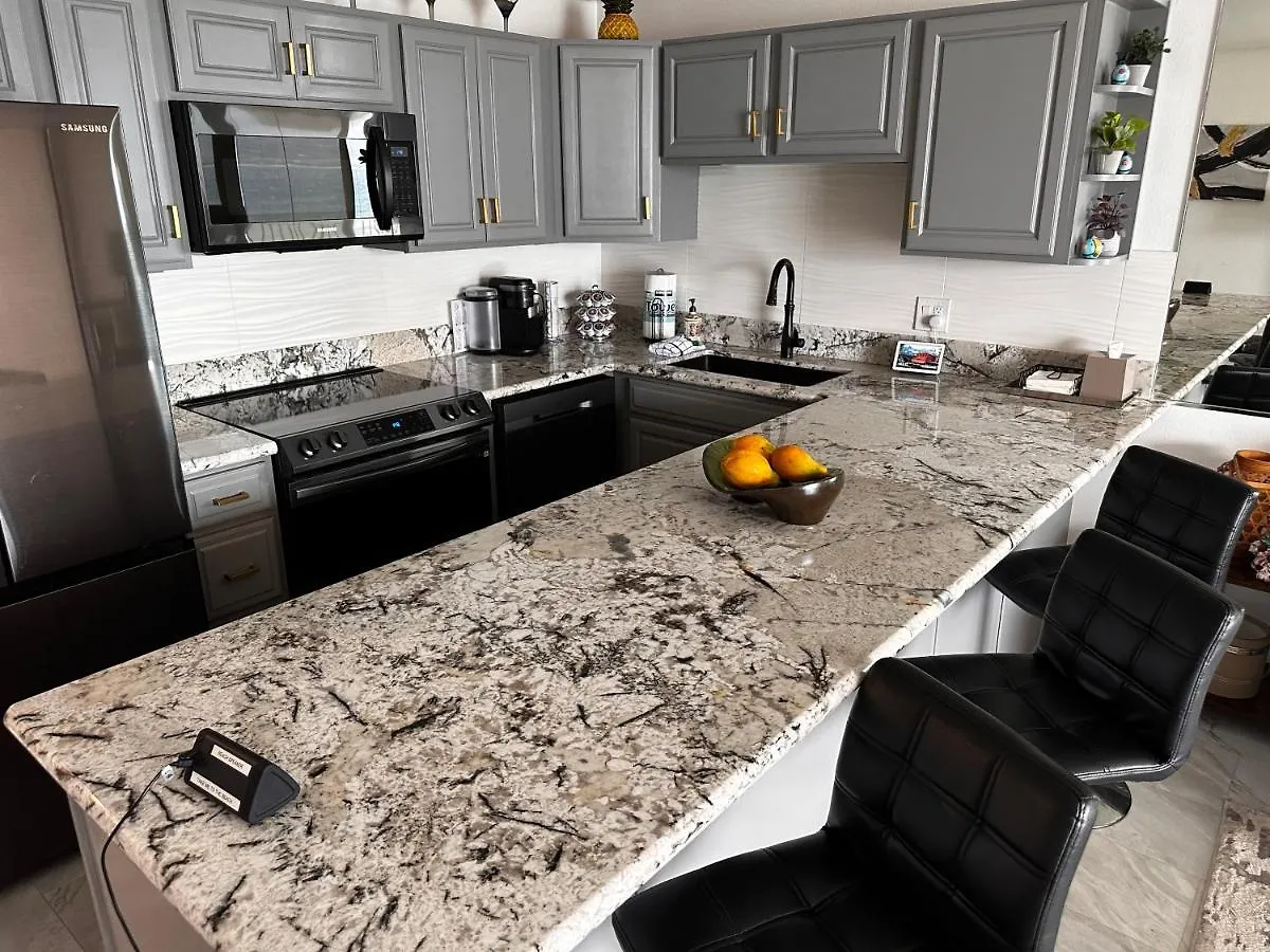 Appartement This Place Is Different!! Award Winning! Oceanfront, View View! Wailuku